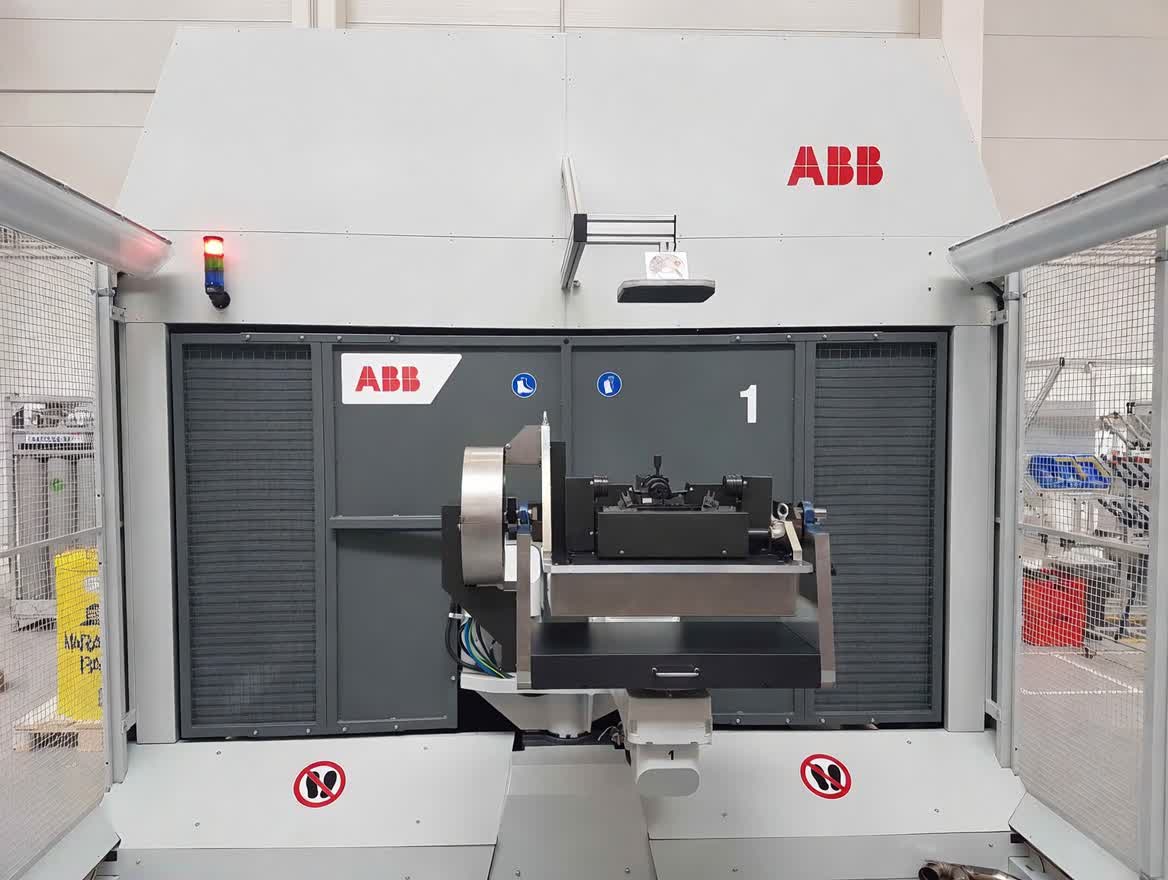 FlexArc robotic welding cell upgraded with new controller and safety systems