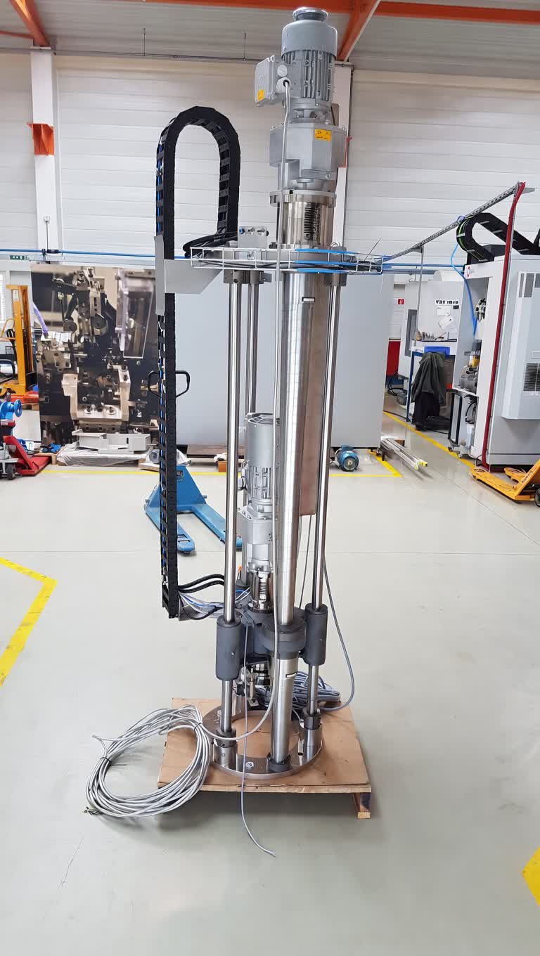 Glass gob feeder machine for precision molten glass distribution