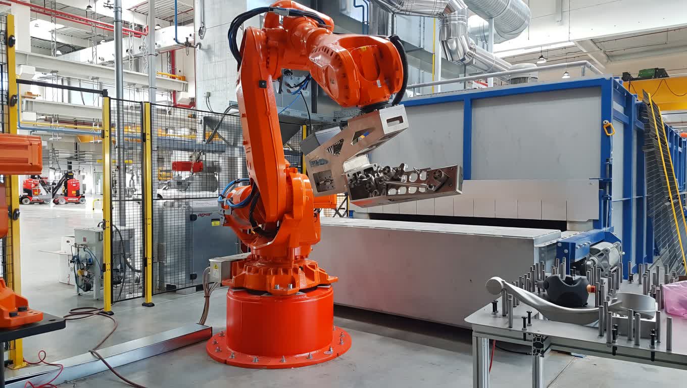 Heat-resistant robot gripper designed for high-temperature material handling