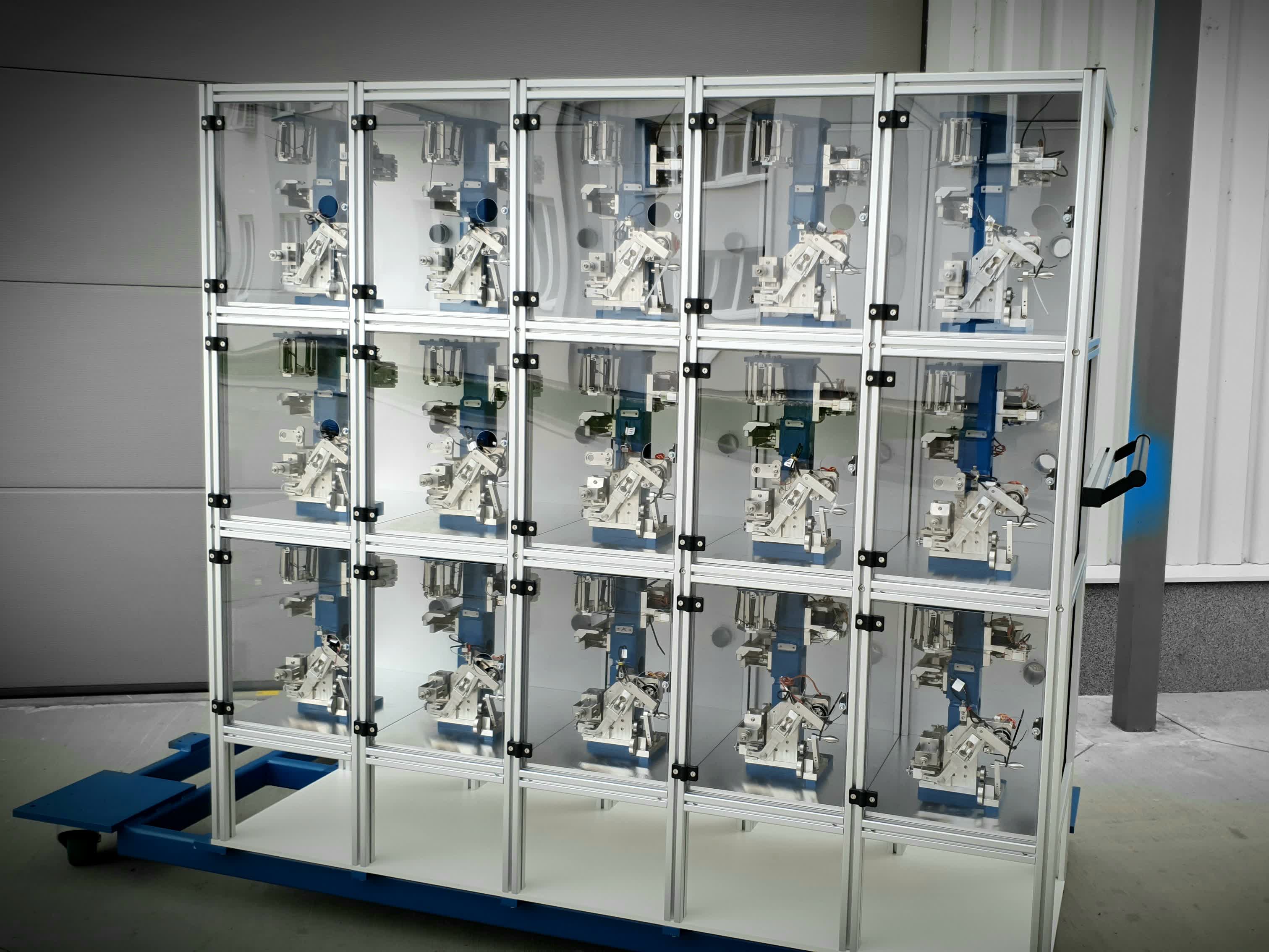 Multi-fold testing rack for simultaneous product endurance testing